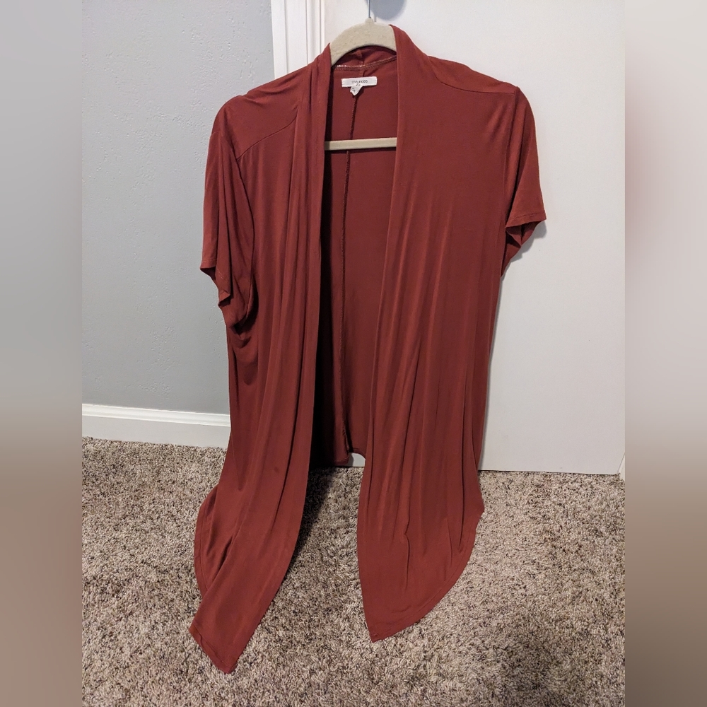 Short sleeved flyaway cardigan